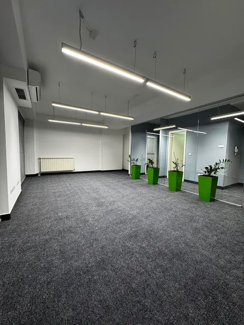 Glavna kancelarijska prostorija u poslovnom prostoru od 111 m² u centru Skoplja