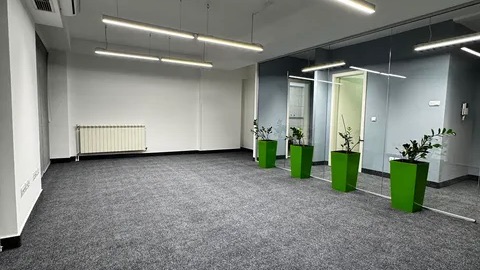 Се издава деловен простор 111 м² во Центар, Скопје – Партизански Одреди 16
