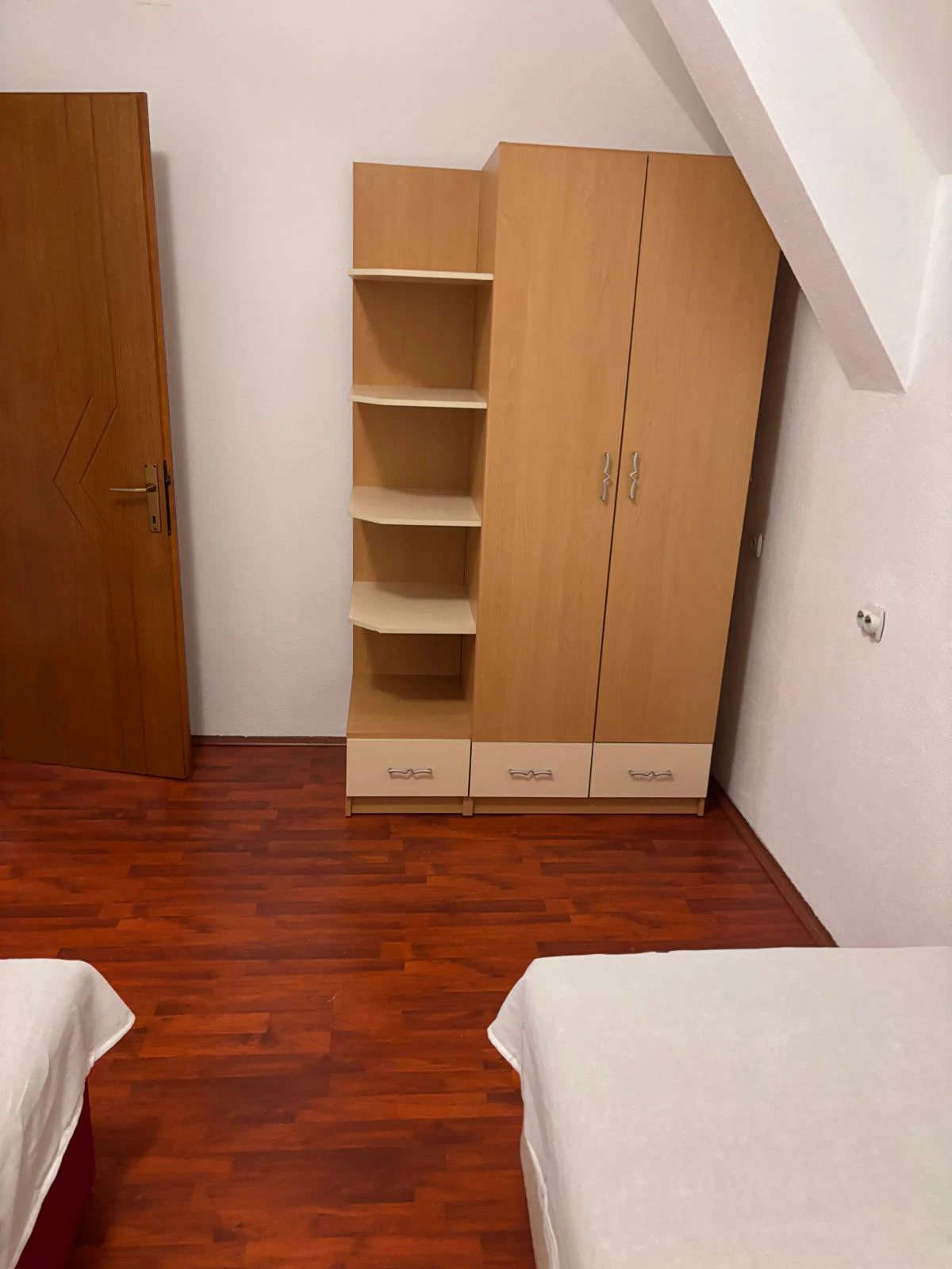 Uređen sprat kuće 92 m² za izdavanje u Gevgeliji
