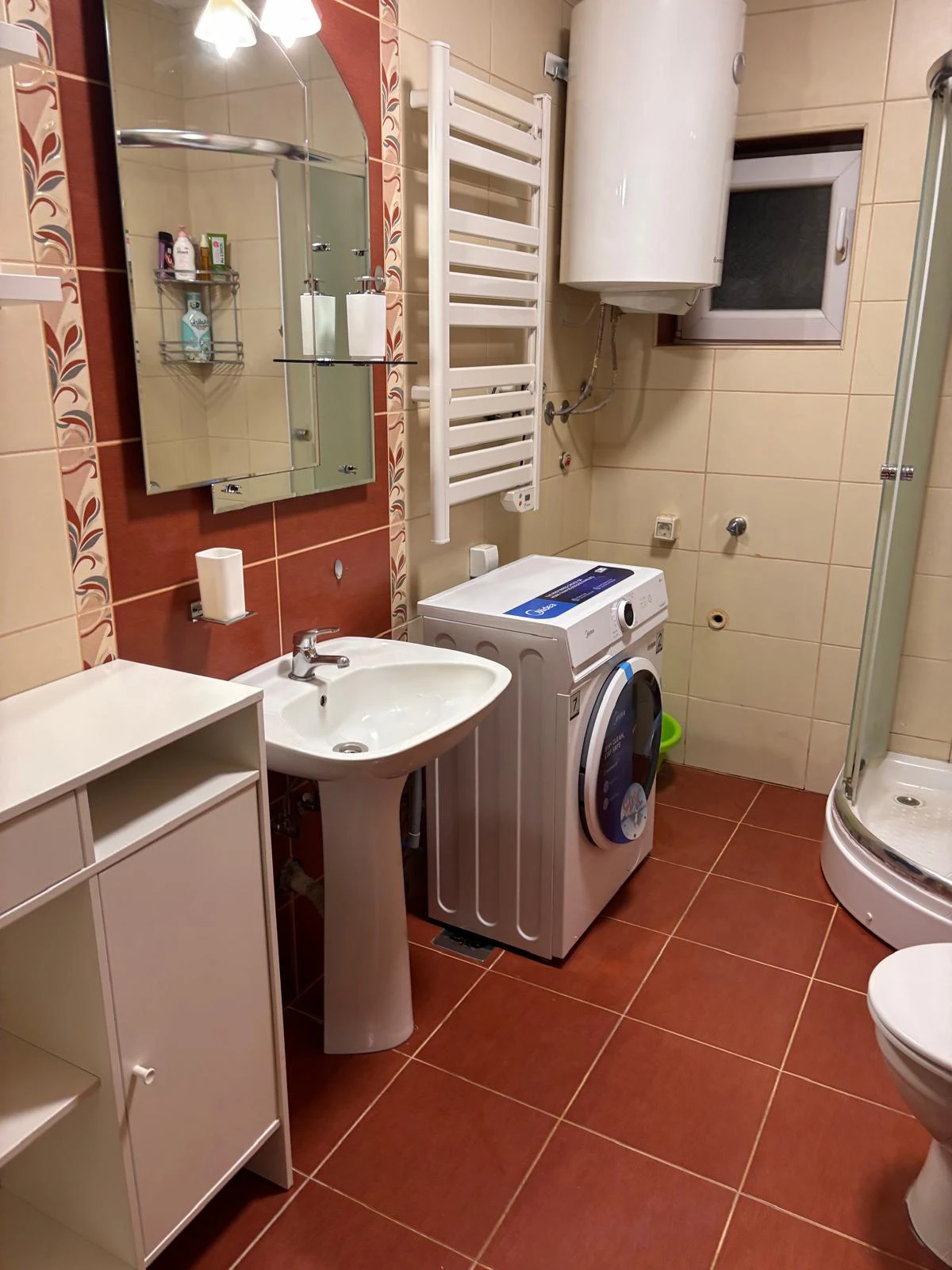Uređen sprat kuće 92 m² za izdavanje u Gevgeliji
