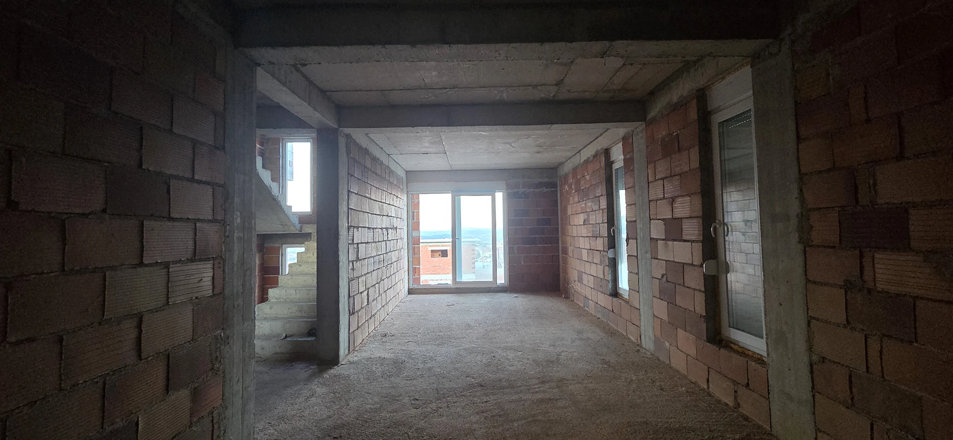 Kuća 400 m² u Gevgeliji sa apartmanskim potencijalom
