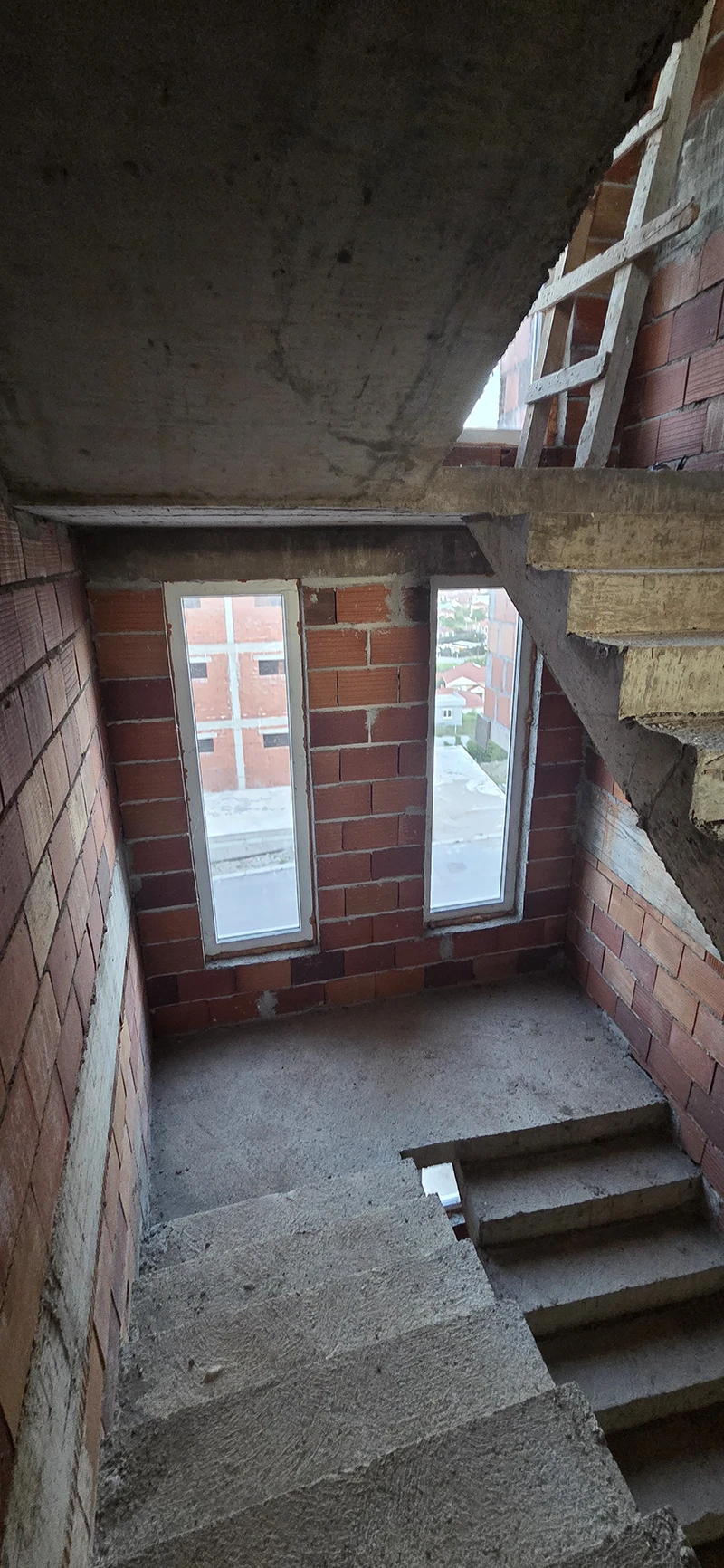 Kuća 400 m² u Gevgeliji sa apartmanskim potencijalom