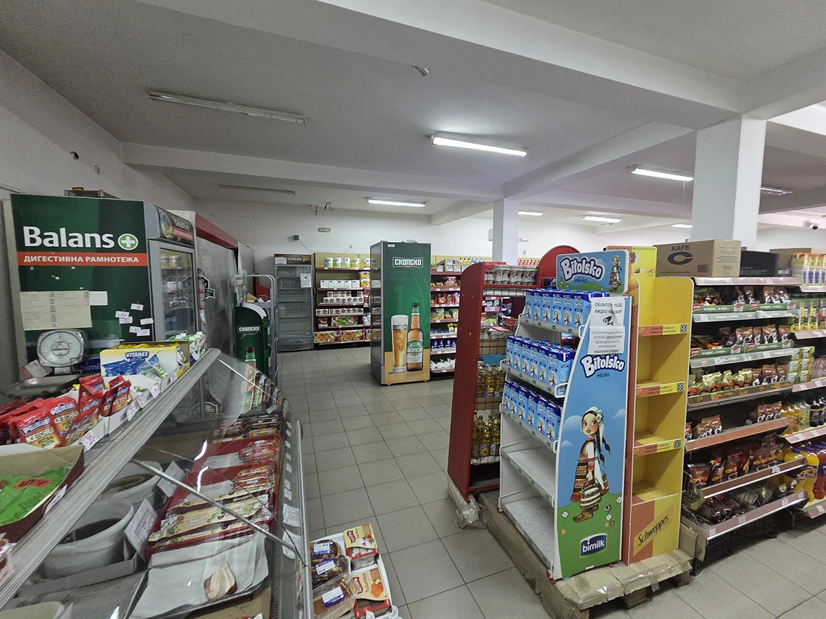 Hapësirë komerciale 200 m² + magazinë 60 m² me qira në Marshal Tito
