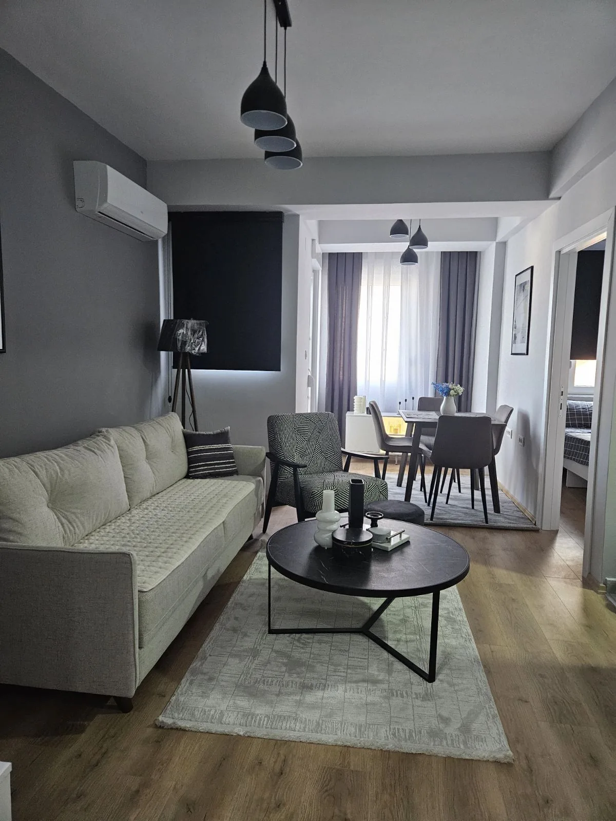 Дневен и трпезариски простор во нов наместен стан 42 m² во Гевгелија