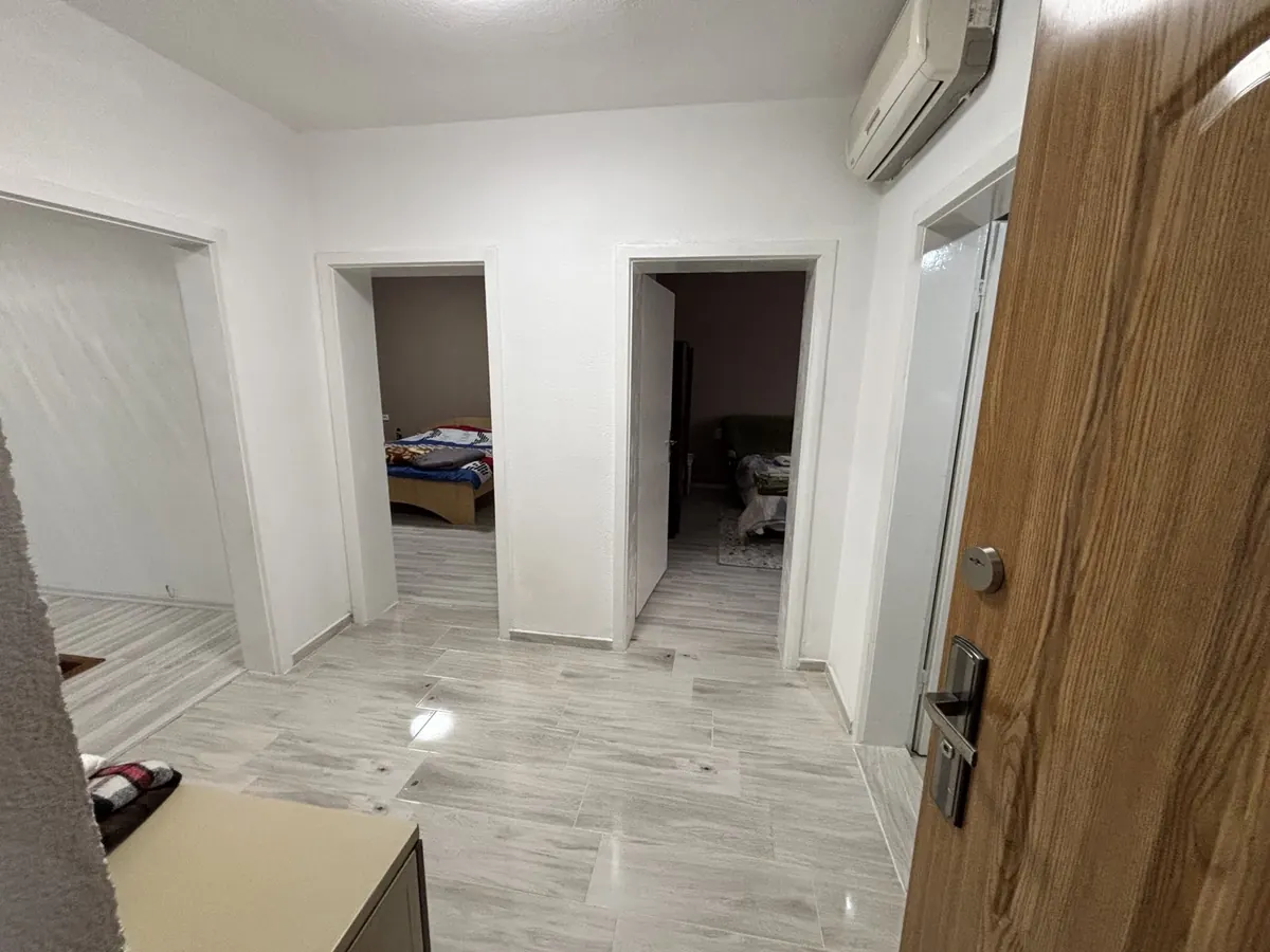 Hodnik u renoviranom stanu