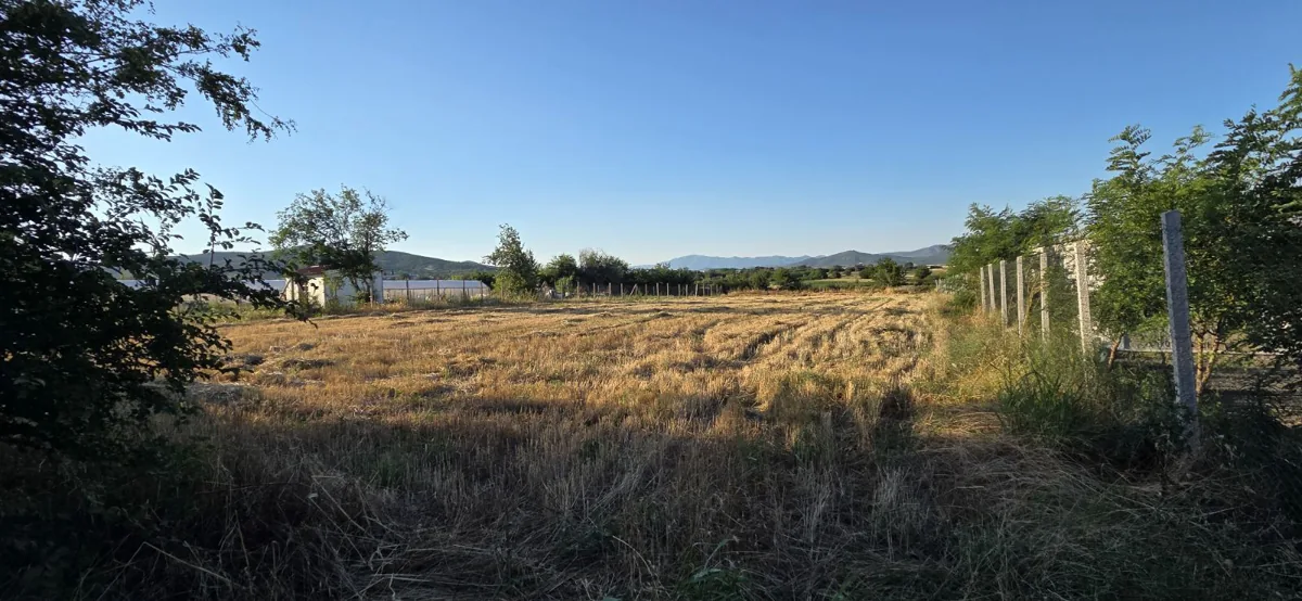 Ευρεία άποψη της γης 2.275 τ.μ. κοντά στο Νεγκόρτσι